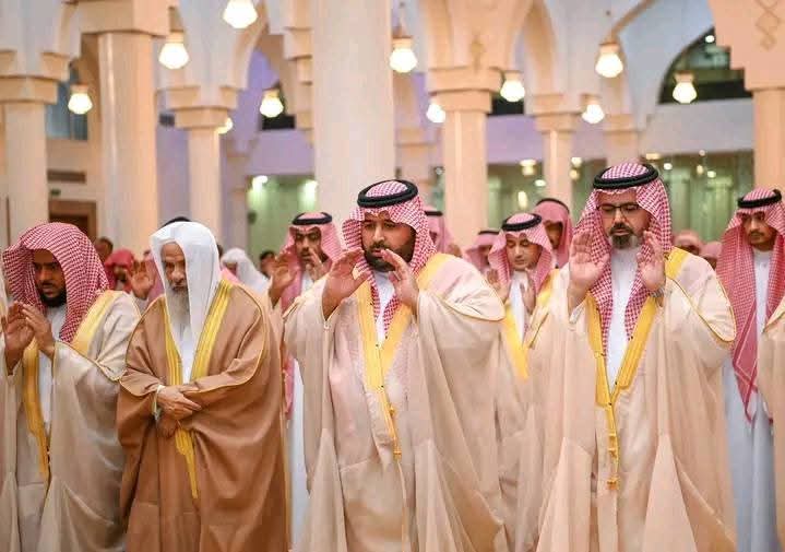 Yanzu-Yanzu: Kalli Hotuna da Bidiyon Sallar Roƙon Ruwa a Masallacin Harami, Saudiyya