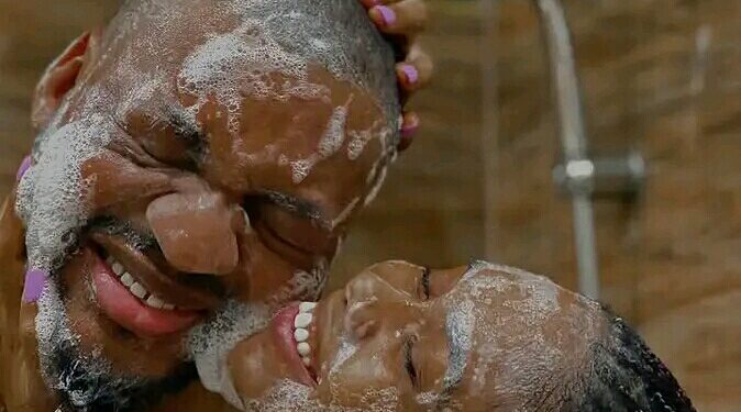 Shin Ya Halatta Miji Da Mata Su Yi Wanka Tare? Ga Amsar