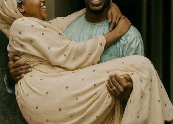 Yadda Zaka Gamsar da Matarka Ta Hanyar Wasannin Jimai (Foreplay)