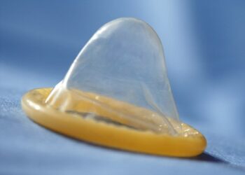 Yadda Zaka Saka Condom Daidai: Jagora Mai Ladabi Ga Maza