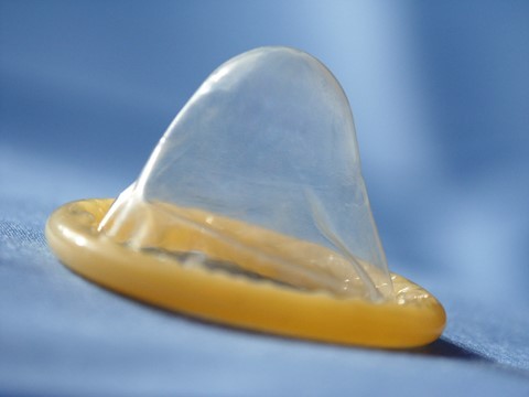 Yadda Zaka Saka Condom Daidai: Jagora Mai Ladabi Ga Maza