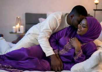 Yadda Ake Saduwa Cikin Runguma — Sirrin Kusanci, Natsuwa da Gamsuwa