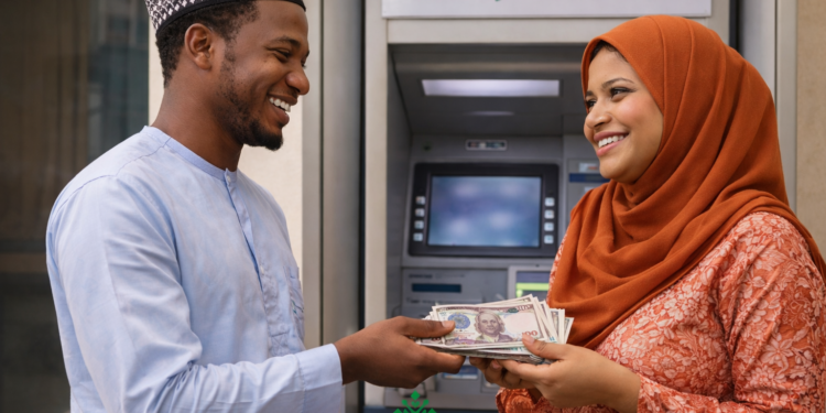 Idan Mace Ta Rabu Da Kai Saboda Kuɗi — Kuɗin Za Ka Nema Ko Wata Mace?