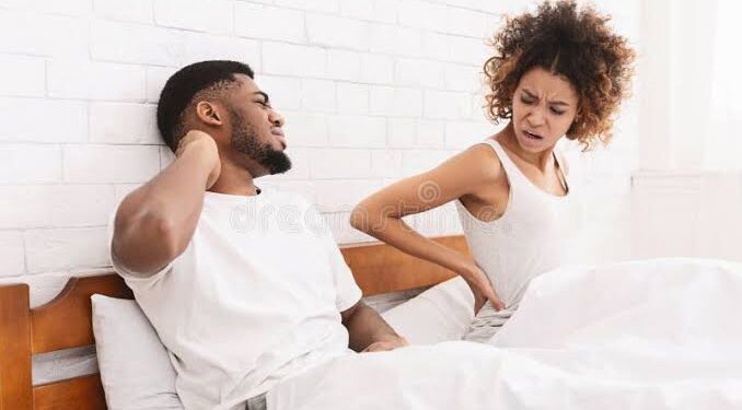 Ga Dalilin Da Yasa Kuke Jin Ciwon Baya Bayan An Gama Jima’i