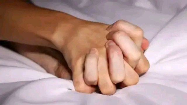 Me Hakan Yake Nufi Idan Mace Ta Kankame Ma Miji Hannu Lokacin Saduwa