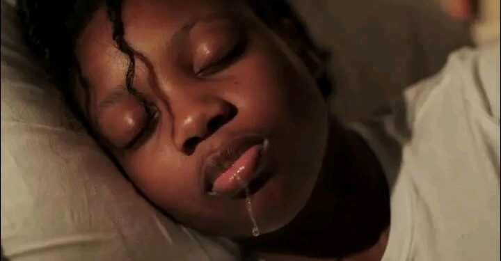 Ga Lokacin Da Yakamata Kaga Likita Idan Kana Yawo Ko Fitar Ruwa Daga Baki Lokacin Bacci