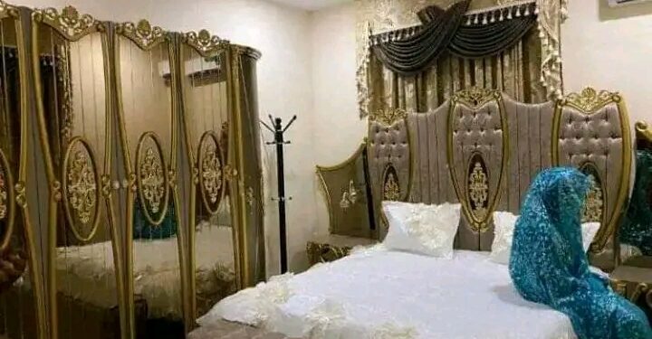 Dalilin Da Yasa Amarya Ke Zama a Gefen Gado Bayan An Kaita Dakin Miji