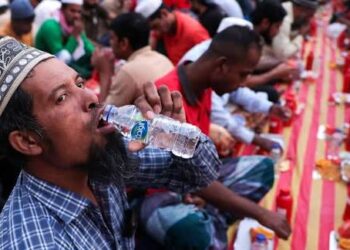 Shin Shan Ruwa Da Yawa Lokacin Sahur: Yana Taimakawa Jiki Ne Ko Illa Ga Lafiya?